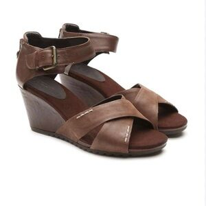 Final Price. No Offers Pls..Geox Respira Tan  
Leather Wedge Sandals, 38, US 7.5